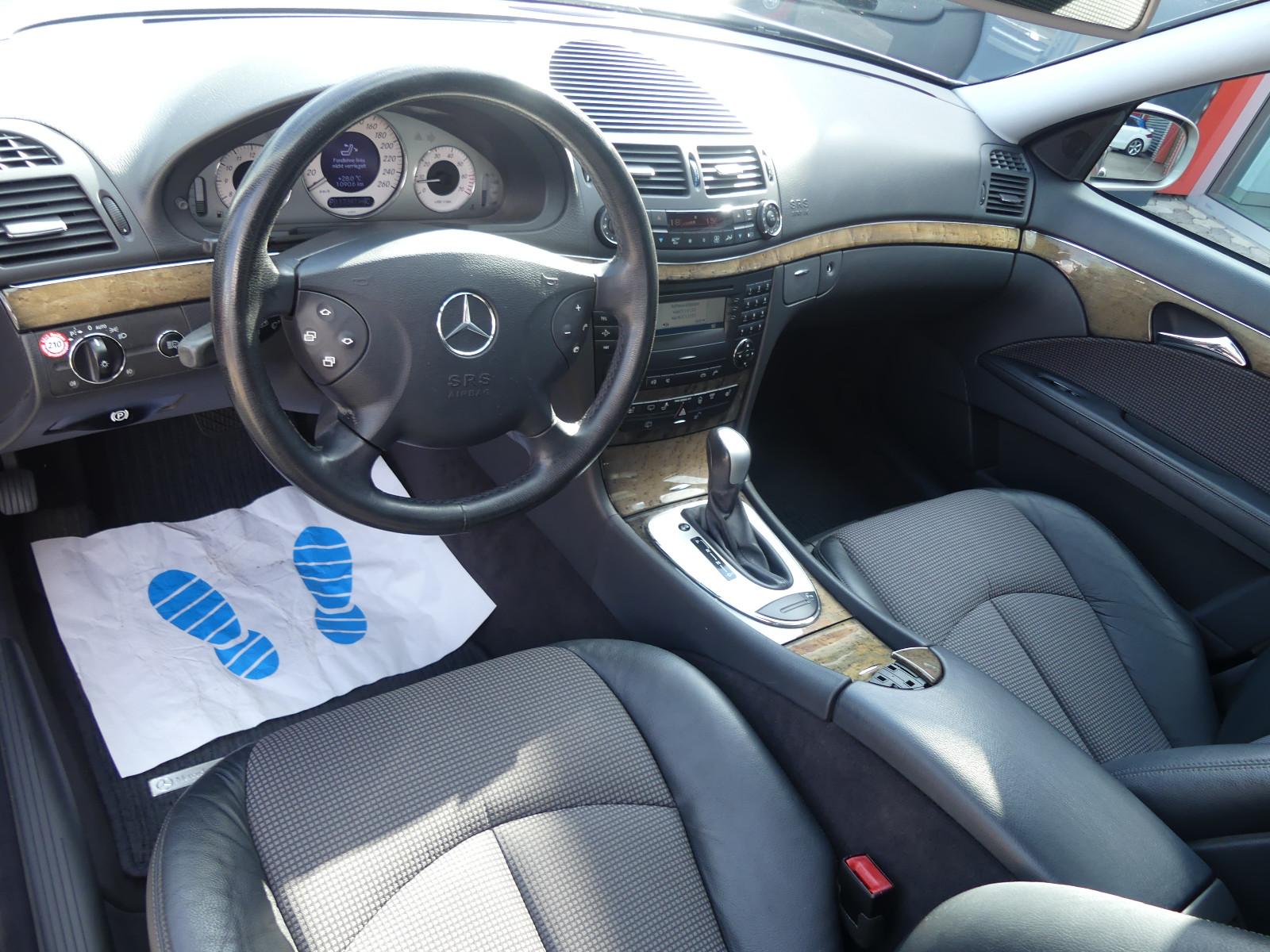 Mercedes-Benz E200 2004 — photo 11