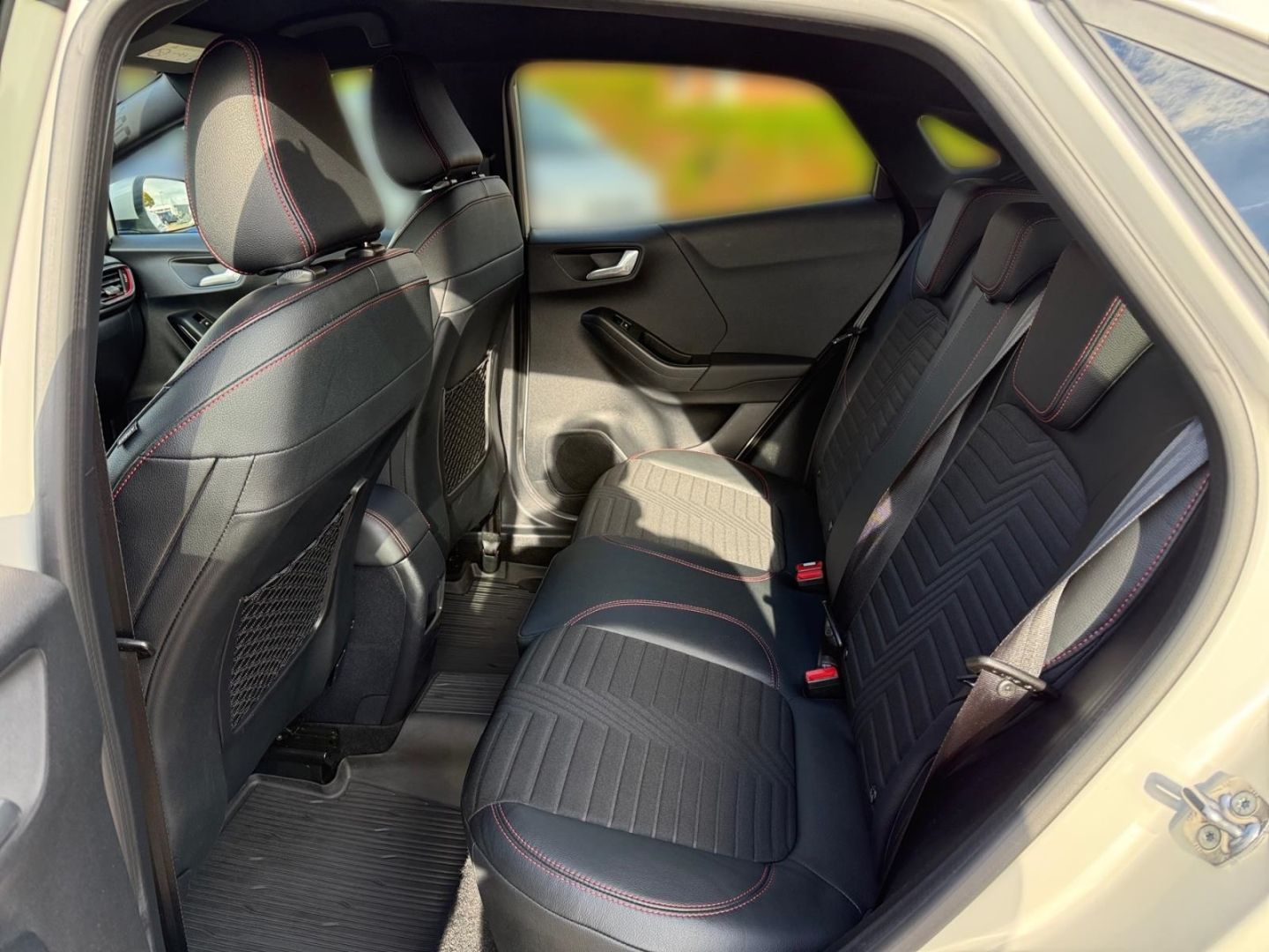 Fahrzeugabbildung Ford Puma ST-Line X Mild Hybrid Allwetter Sitzheizung