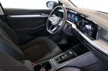 Volkswagen Golf VIII 2.0 TDI Life AID+ACC+KAM+CARPLAY