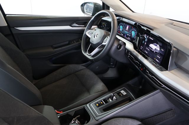 Volkswagen Golf VIII 2.0 TDI Life AID+ACC+KAM+CARPLAY