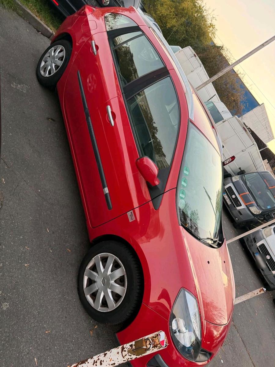 Renault Clio 2008 — салон