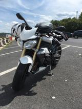 Triumph Street Triple 675 - Neue Reifen und Ausstattung - Offers