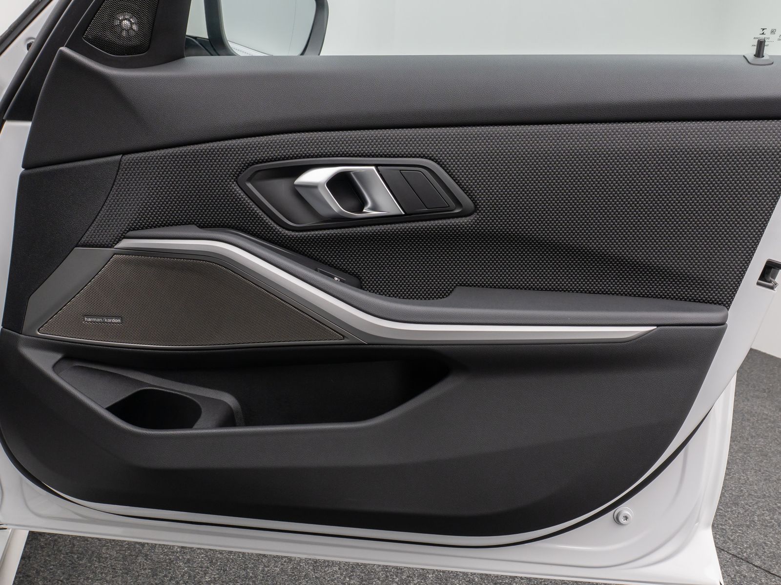 Fahrzeugabbildung BMW 320d  xD Panorama Kamera HUD DAB H/K Lenkradhzg