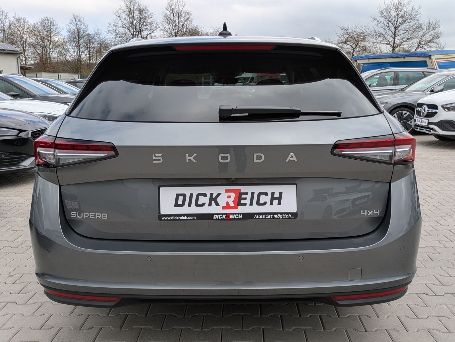 Fahrzeugabbildung SKODA Superb 2.0 TDI 4x4 Selection MATRIX*AHK*5J GAR.
