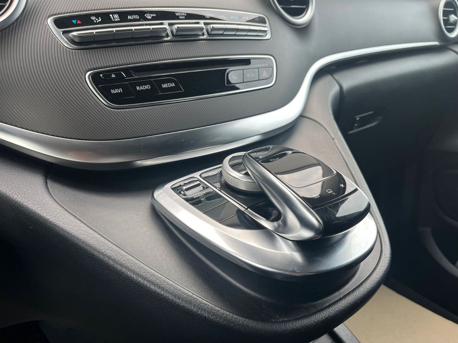 Fahrzeugabbildung Mercedes-Benz V 250 CDI Edition 4Matic Bluetec Kompakt