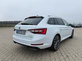Skoda Superb 2.0 TSI DSG 4x4 L&K Combi L&K - Skoda Superb: Allradantrieb
