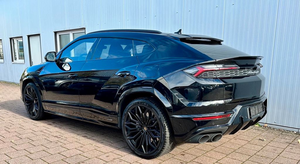 LAMBORGHINI Urus 2025