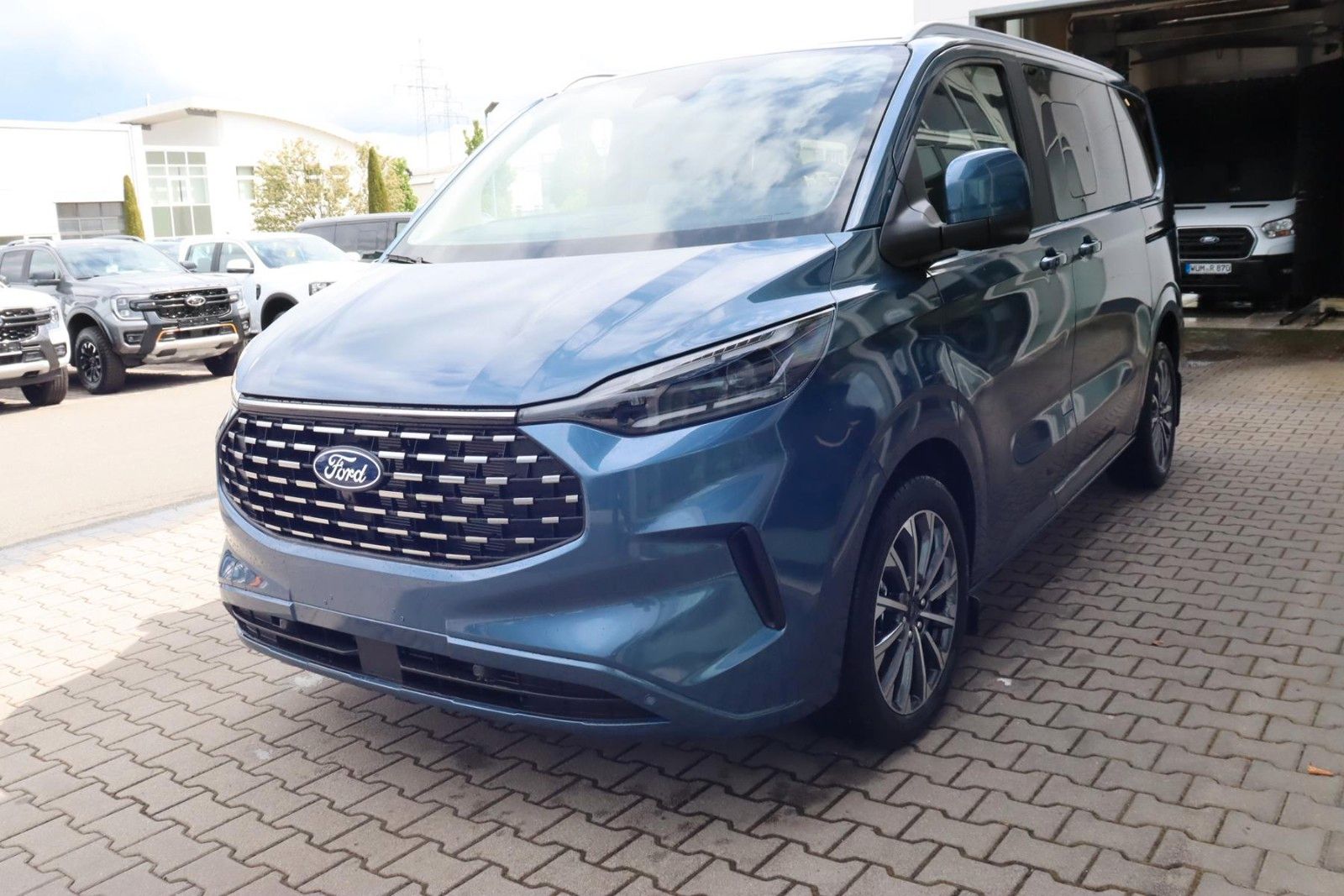 Ford Tourneo Custom Titanium X 320 L1 4x4 3,99%* AHK imagem 3