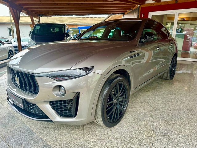 Maserati Levante Modena S  Carbon NP:155.820,-Euro voll