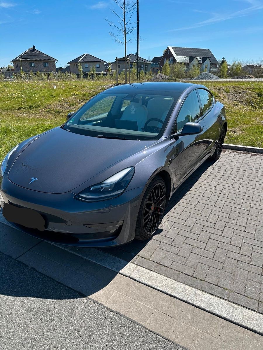 TESLA Model 3