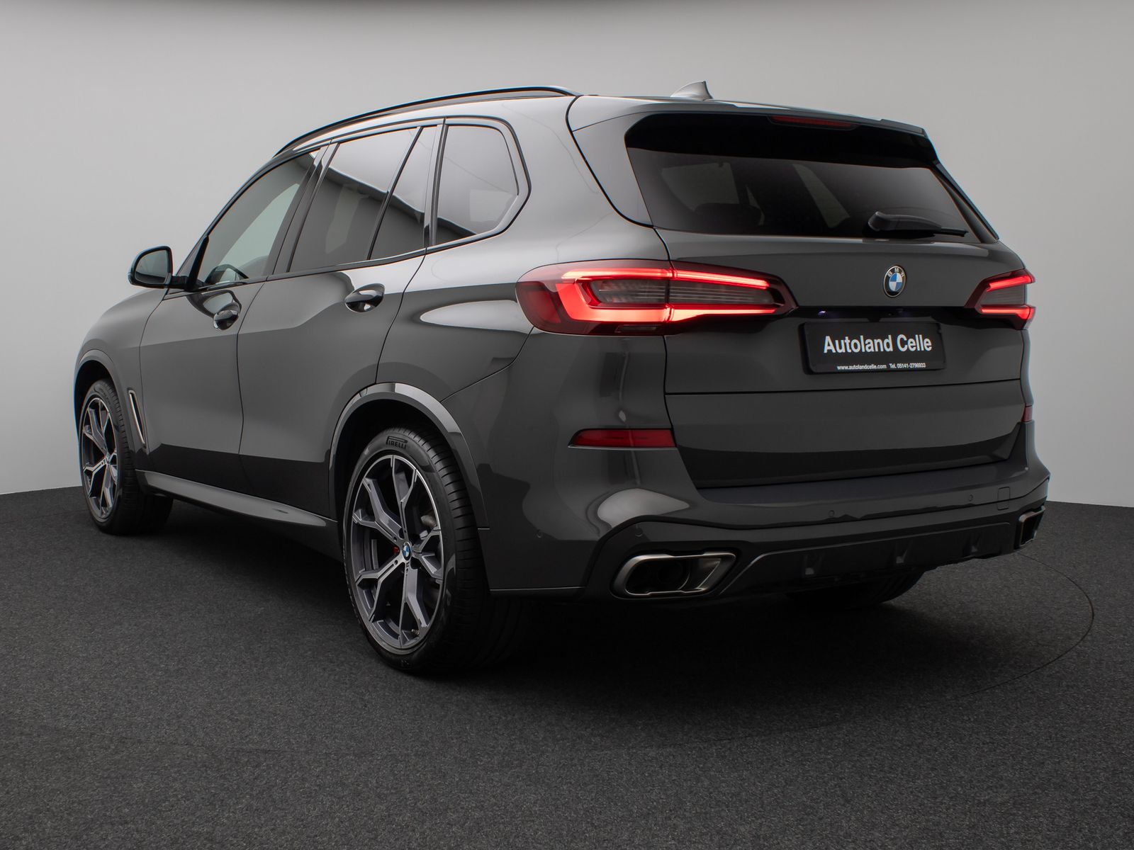 Fahrzeugabbildung BMW X5 M50i Panorama 360°Laser HUD DAB B&W Massage