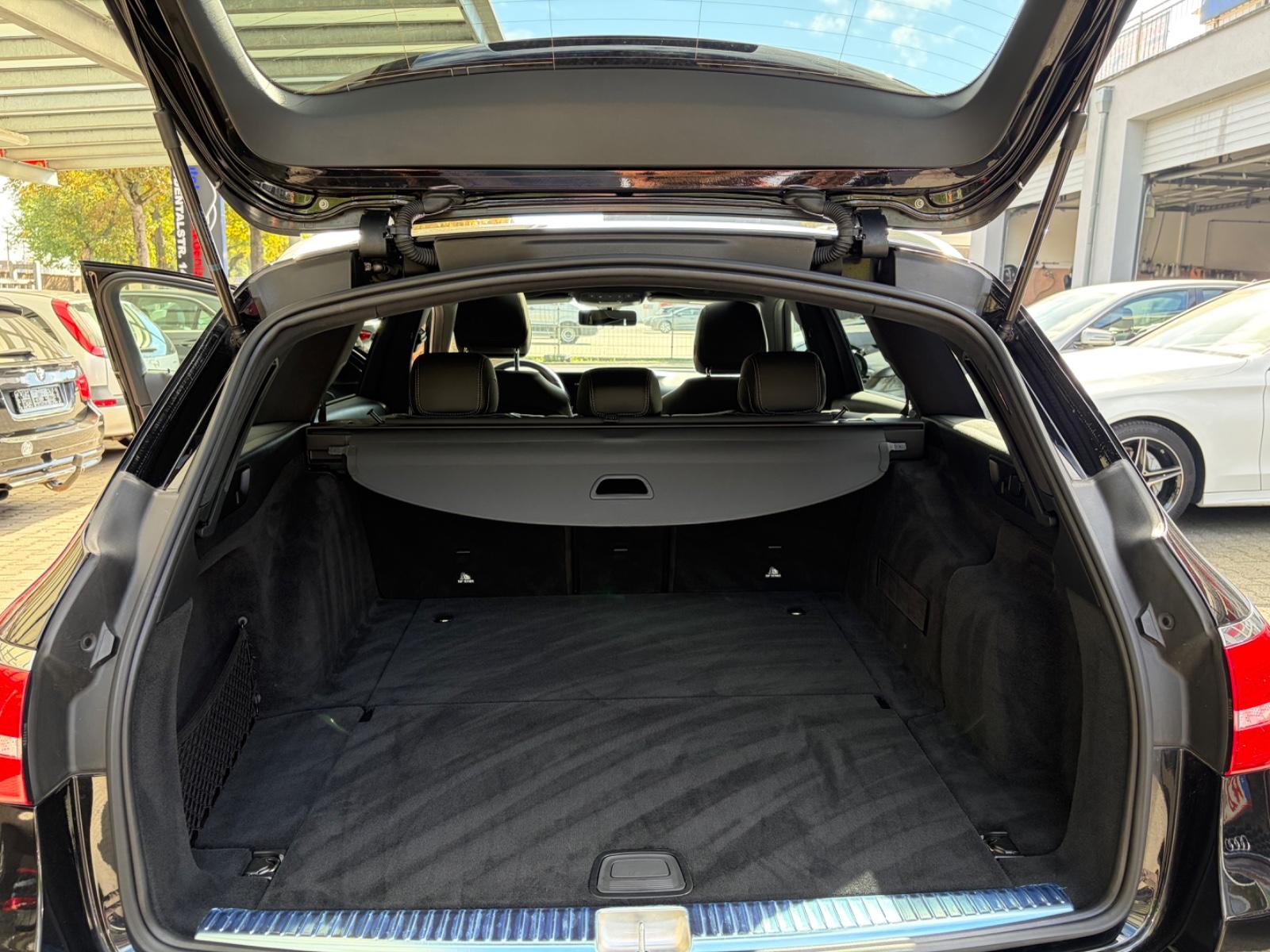 Mercedes-Benz E 300 d T 9G Avantgarde|NAVI|LED|KAM|AHK|Sport