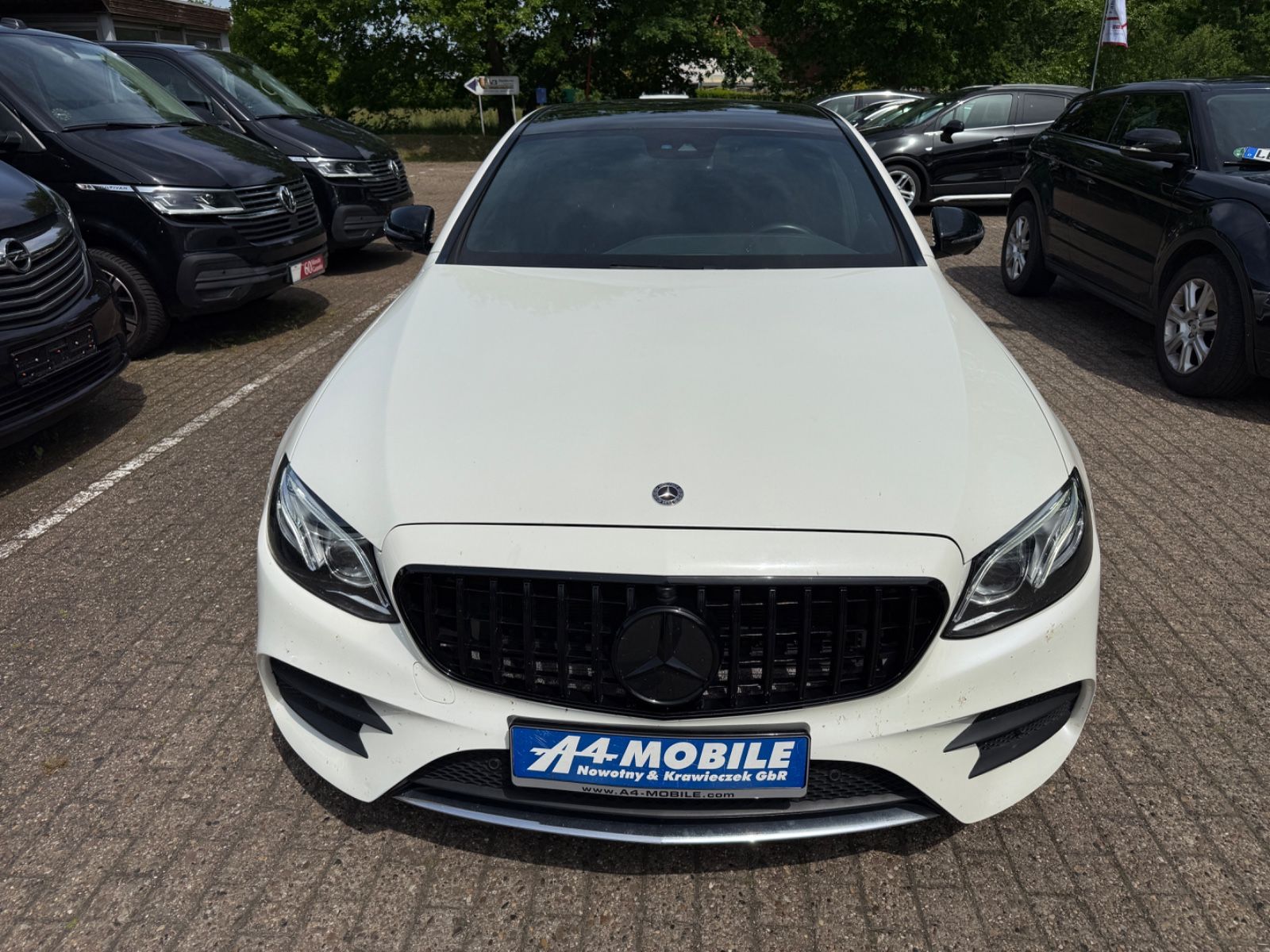 MERCEDES-BENZ E350d AMG-Line Panorama Burmester LED Widescreen