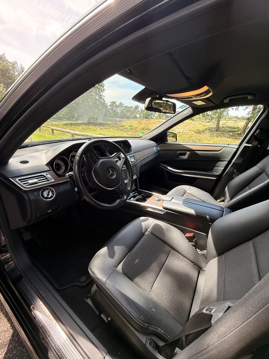 Mercedes-Benz E 220 BlueTEC 4MATIC Autom. Standard