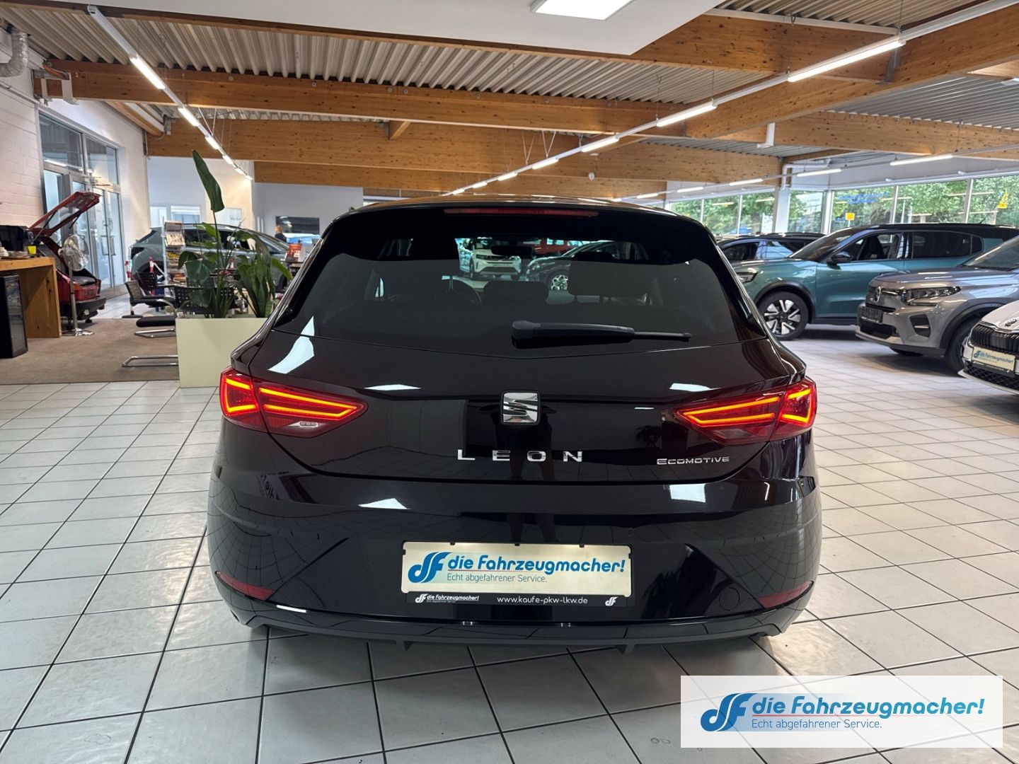 Fahrzeugabbildung SEAT Leon Ecomotive Style Navi LED Sperrdiff. Mehrzon