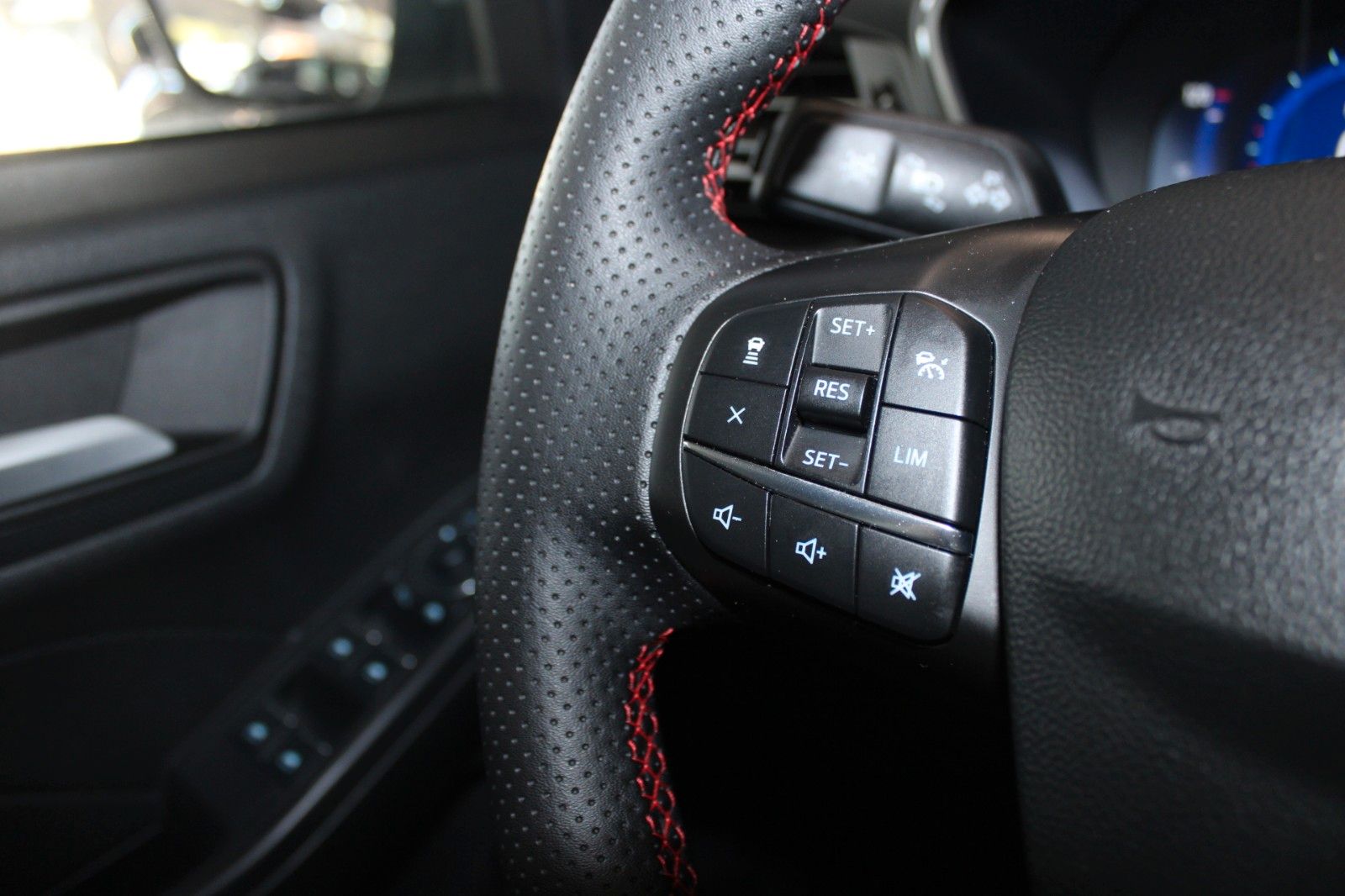 Fahrzeugabbildung Ford Kuga ST-Line X LED B&O HUD ACC WinterPaket uvm.
