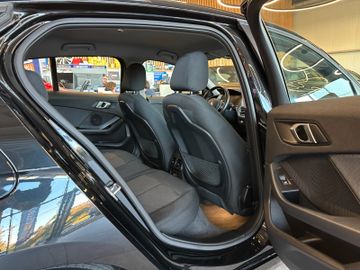 BMW 120 i *HEAD-UP*StandHZ*AHK*SPORT*2-ZONEN*CARPLAY
