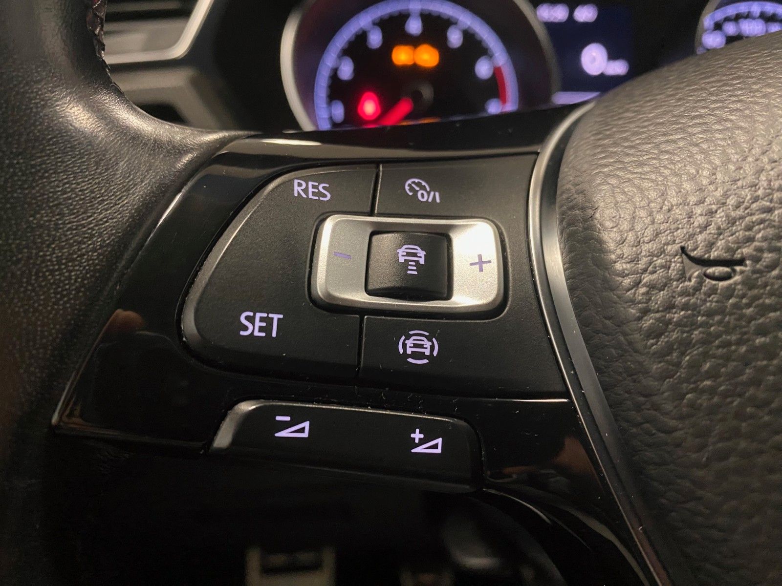 Fahrzeugabbildung Volkswagen Touran 1.5 TSI JOIN+NAVI+AHK schwenk+KAMERA+ACC+