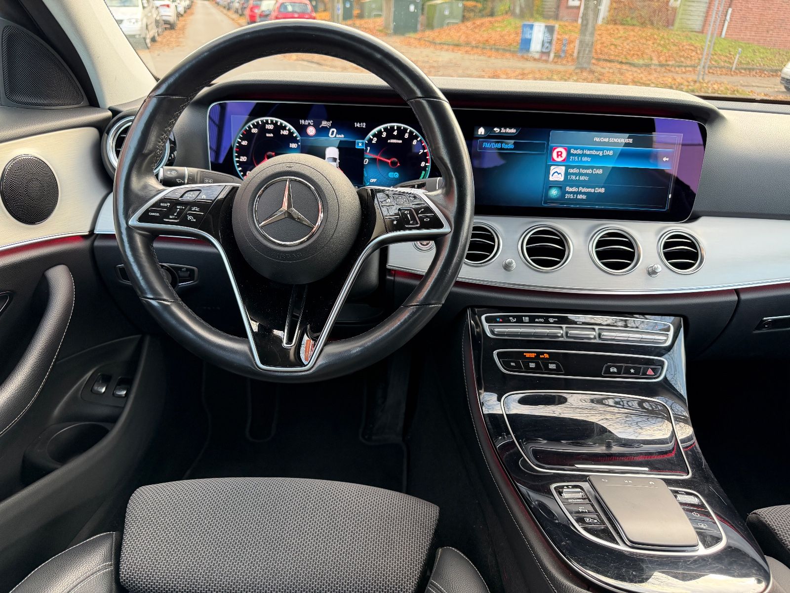 Fahrzeugabbildung Mercedes-Benz E 300e Avantgarde 4Matic*LED*KAMERA*TEILLEDER*