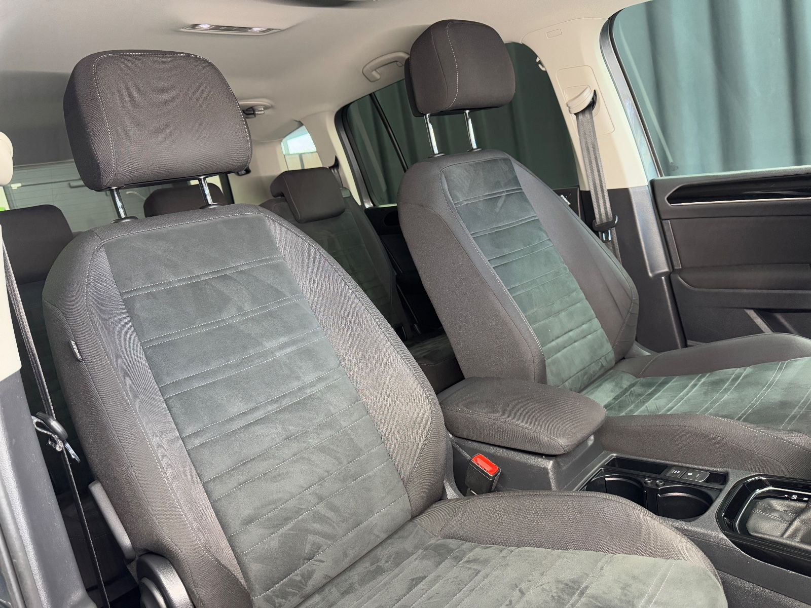 Fahrzeugabbildung Volkswagen Touran Highline|DSG|NAVI|7-SITZER|R-LINE|