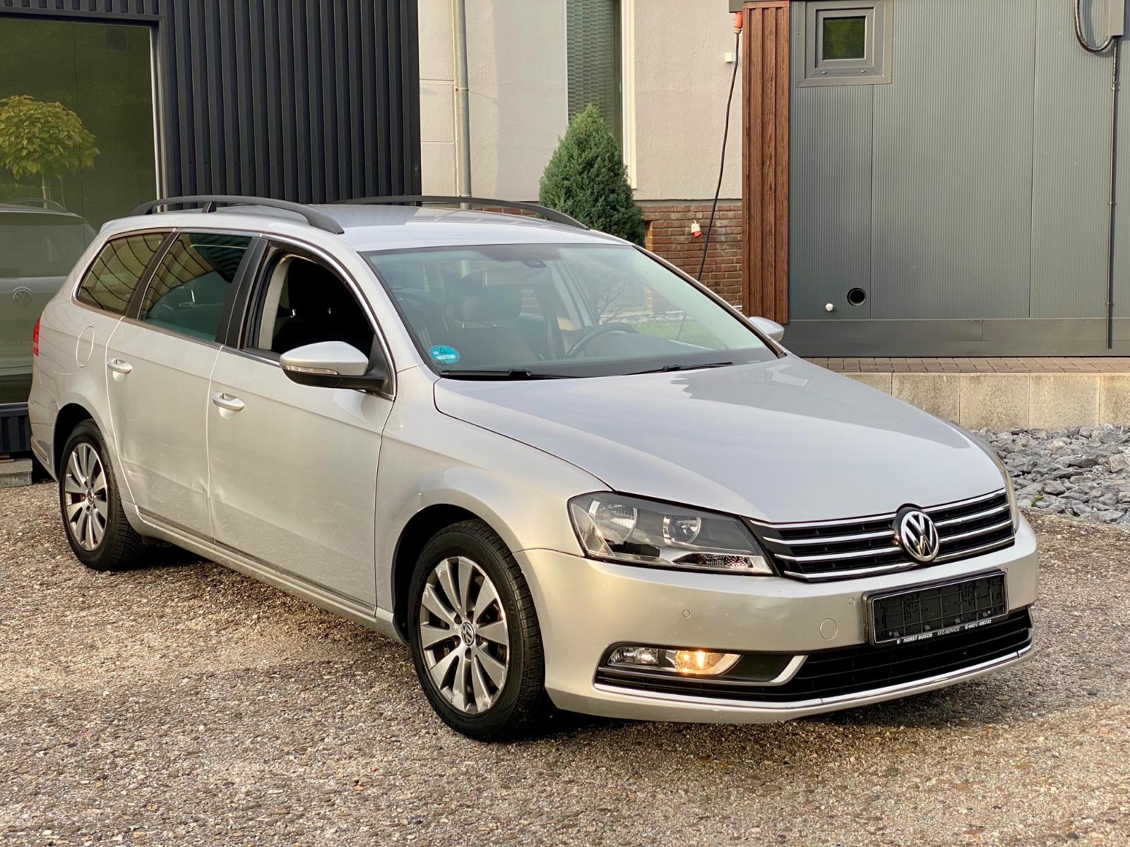 Volkswagen Passat 2013 — rear view