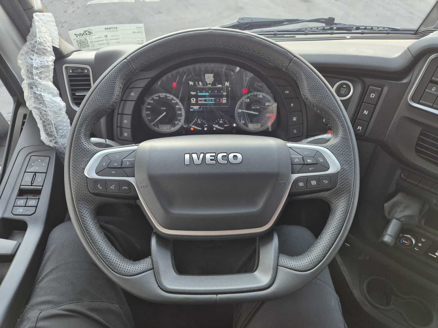 Fahrzeugabbildung Iveco AS440X49T/P ON 4x4 HI-TRACTION Intarder 2x Bett