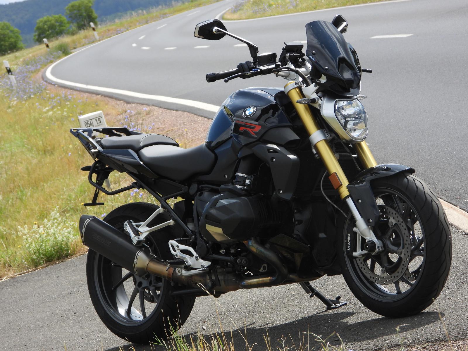 BMW R1250 R gepflegt mit Remus Anlage