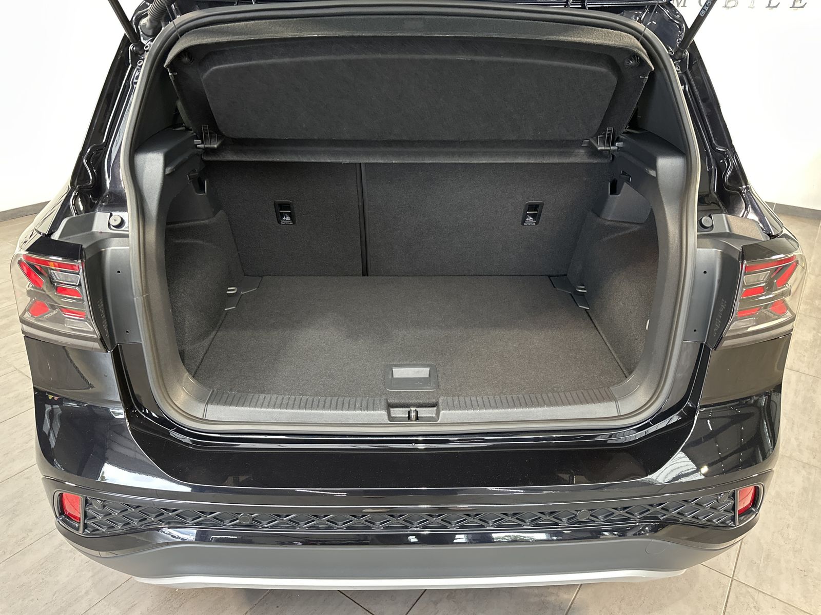 Fahrzeugabbildung Volkswagen T-Cross 1.5 TSI R-Line NAV+LED+ACC+AHK+KAM+DIGDI