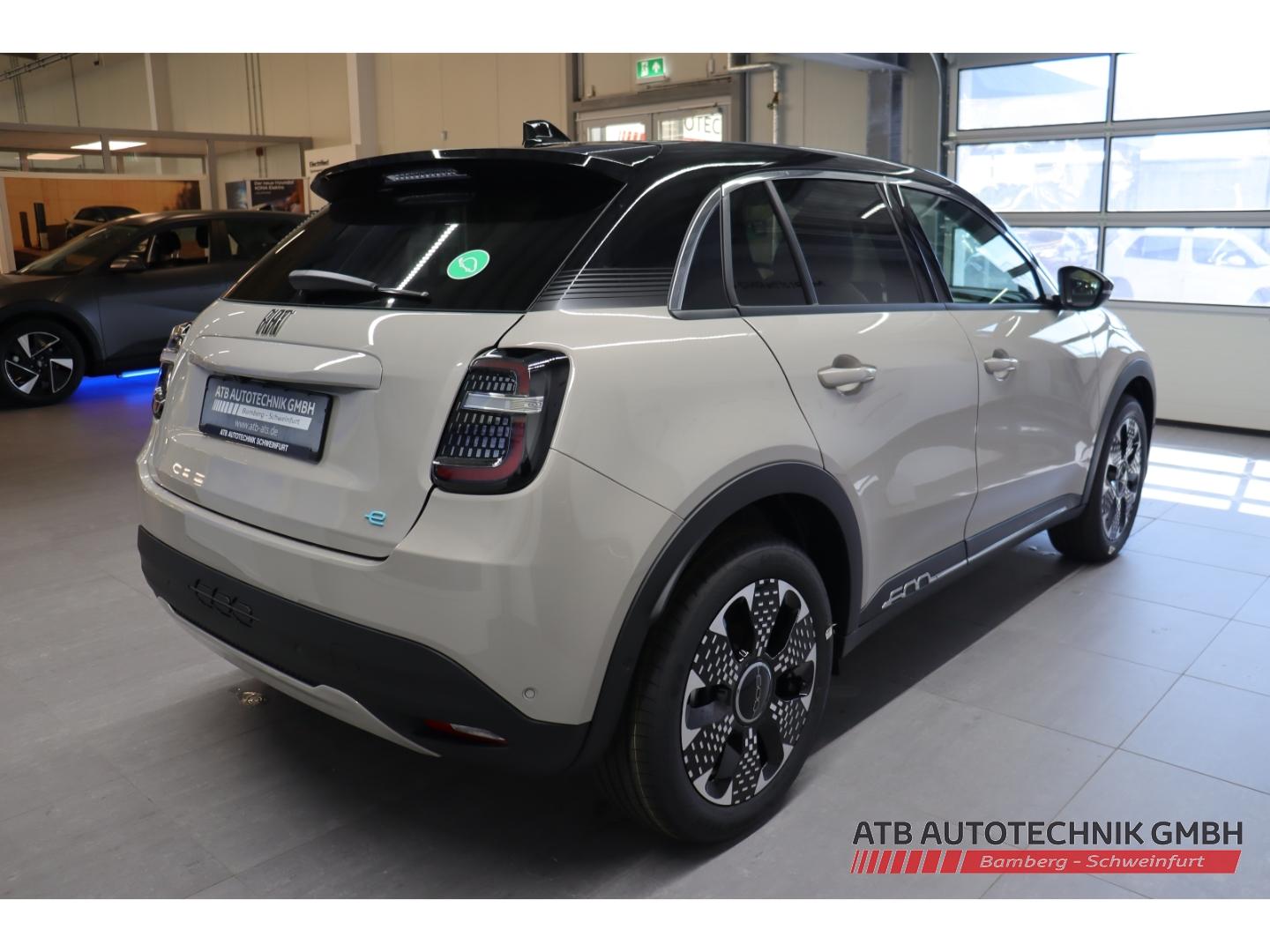 Fiat 600e MY25 La Prima 115 kW Navi Massagesitze LED 