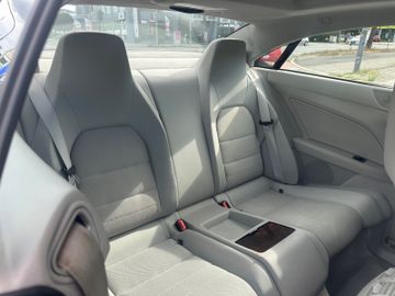 Mercedes E 220 - 11