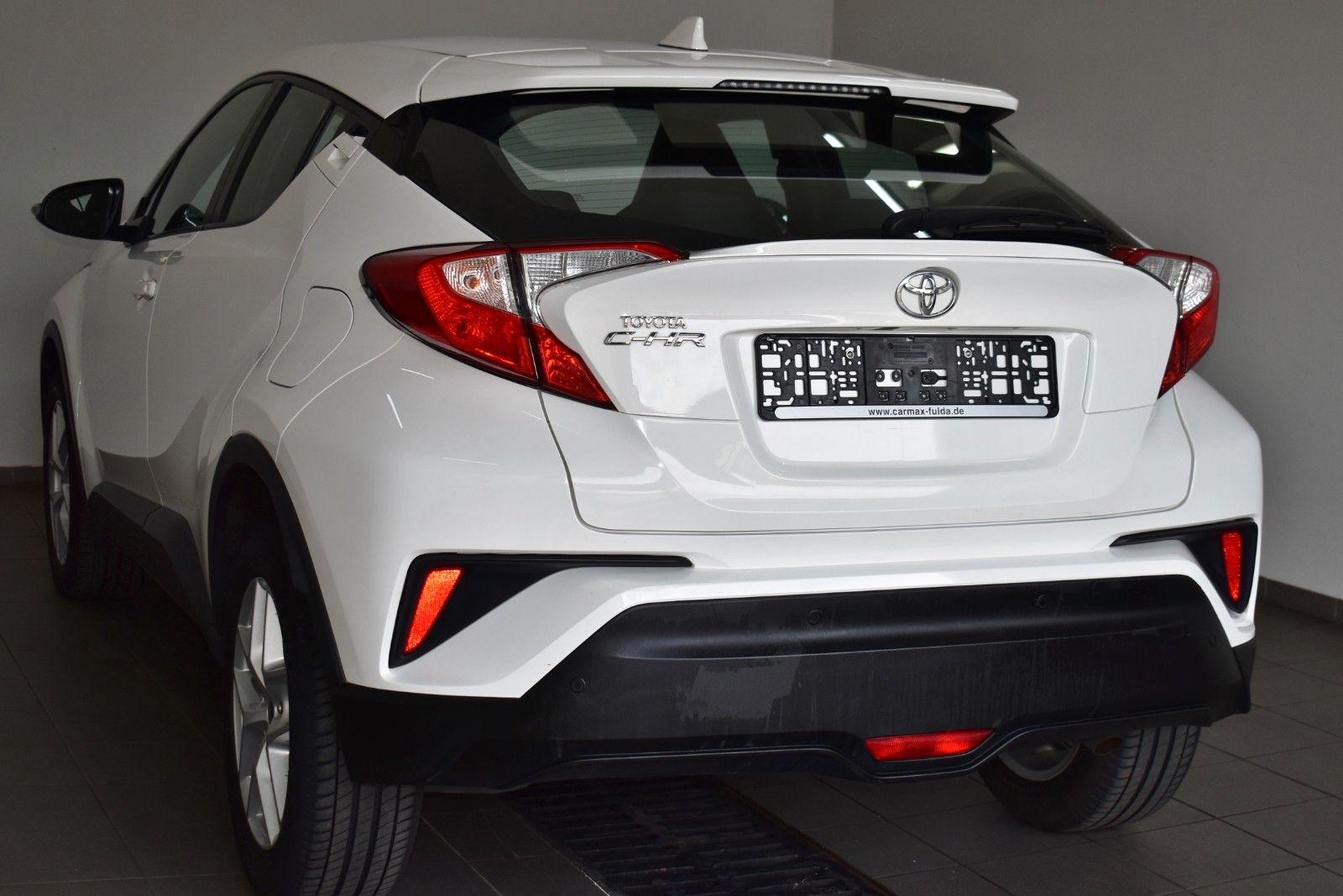 Fahrzeugabbildung Toyota C-HR Basis, PDC vo+hi, 8 fach bereift