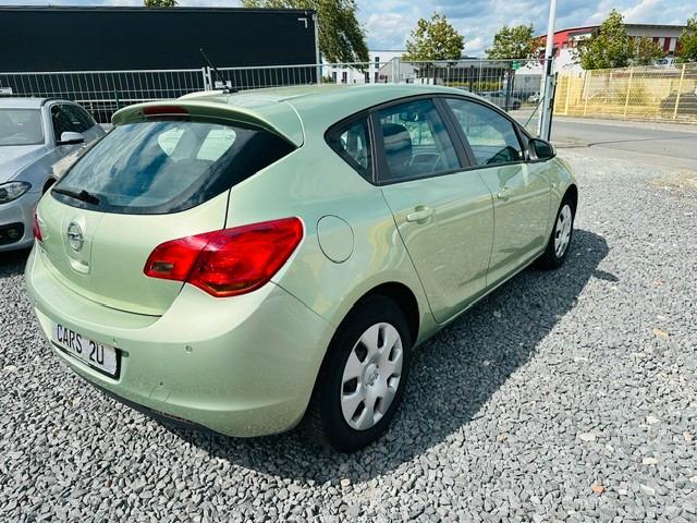 Opel Astra J Lim 1.6 . Edition Automatik*PDC