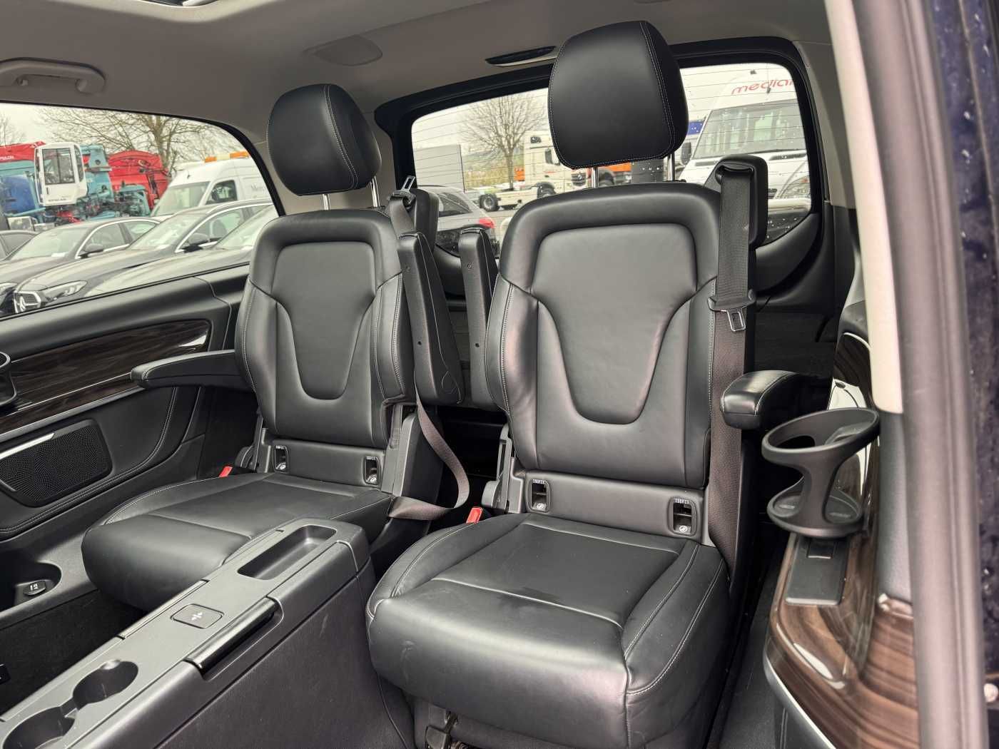 Fahrzeugabbildung Mercedes-Benz V 250 d AVA ED 4MATIC Panorama Tisch 360 Sound