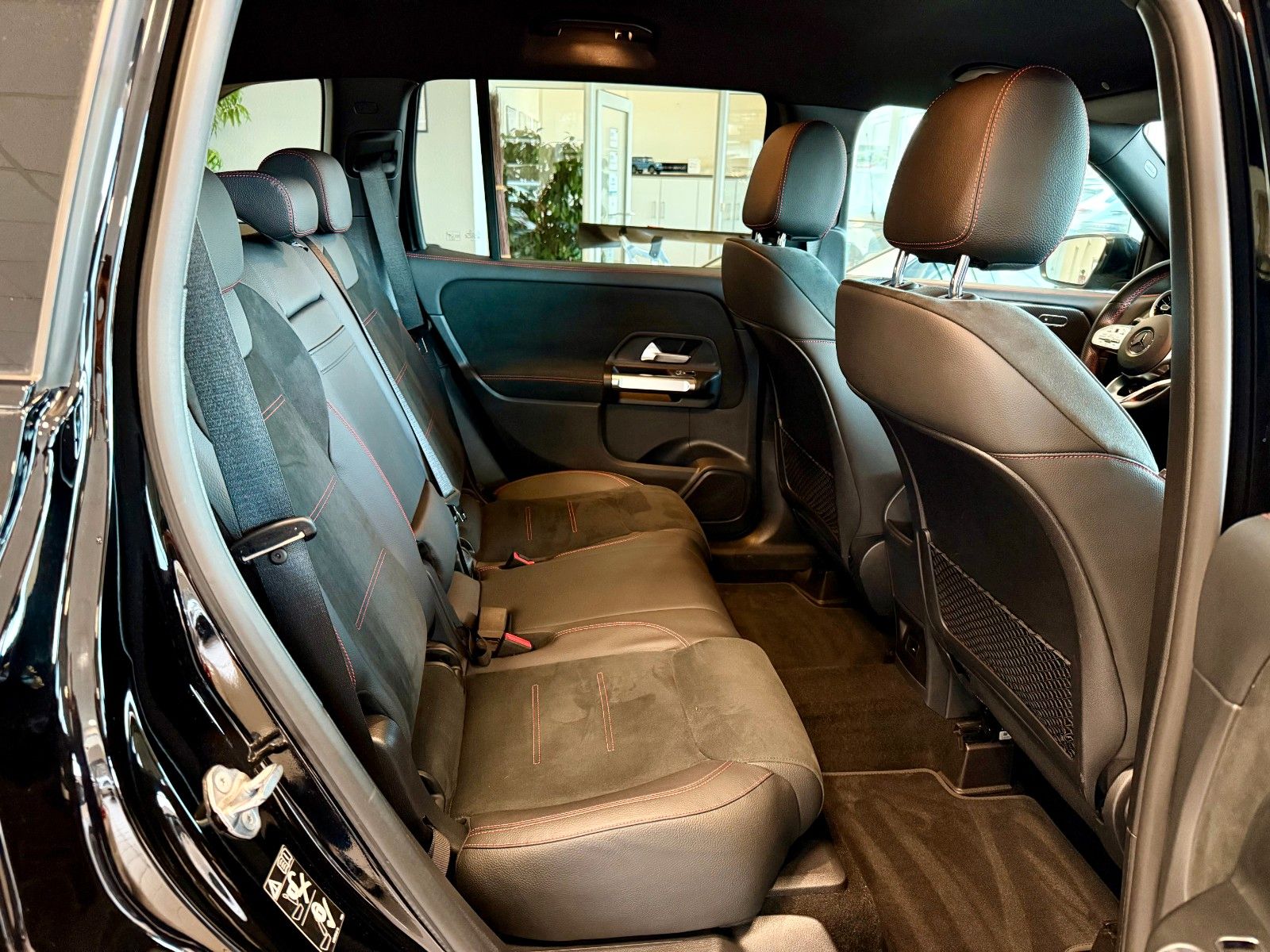 Fahrzeugabbildung Mercedes-Benz GLB 220 d AMG DISTRONIC/20Zoll/AHK/Kamera