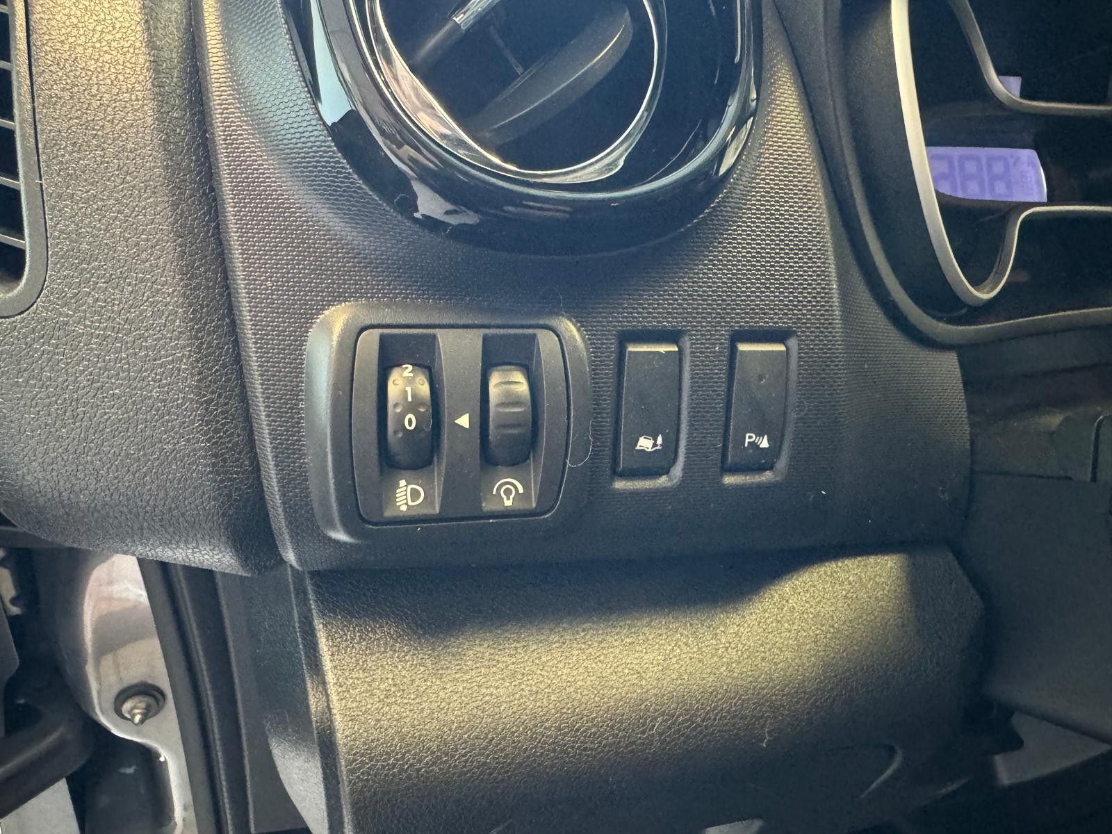 Fahrzeugabbildung Opel Vivaro Combi L1H1  2,7t/ ATM mit Belegen 72700Km