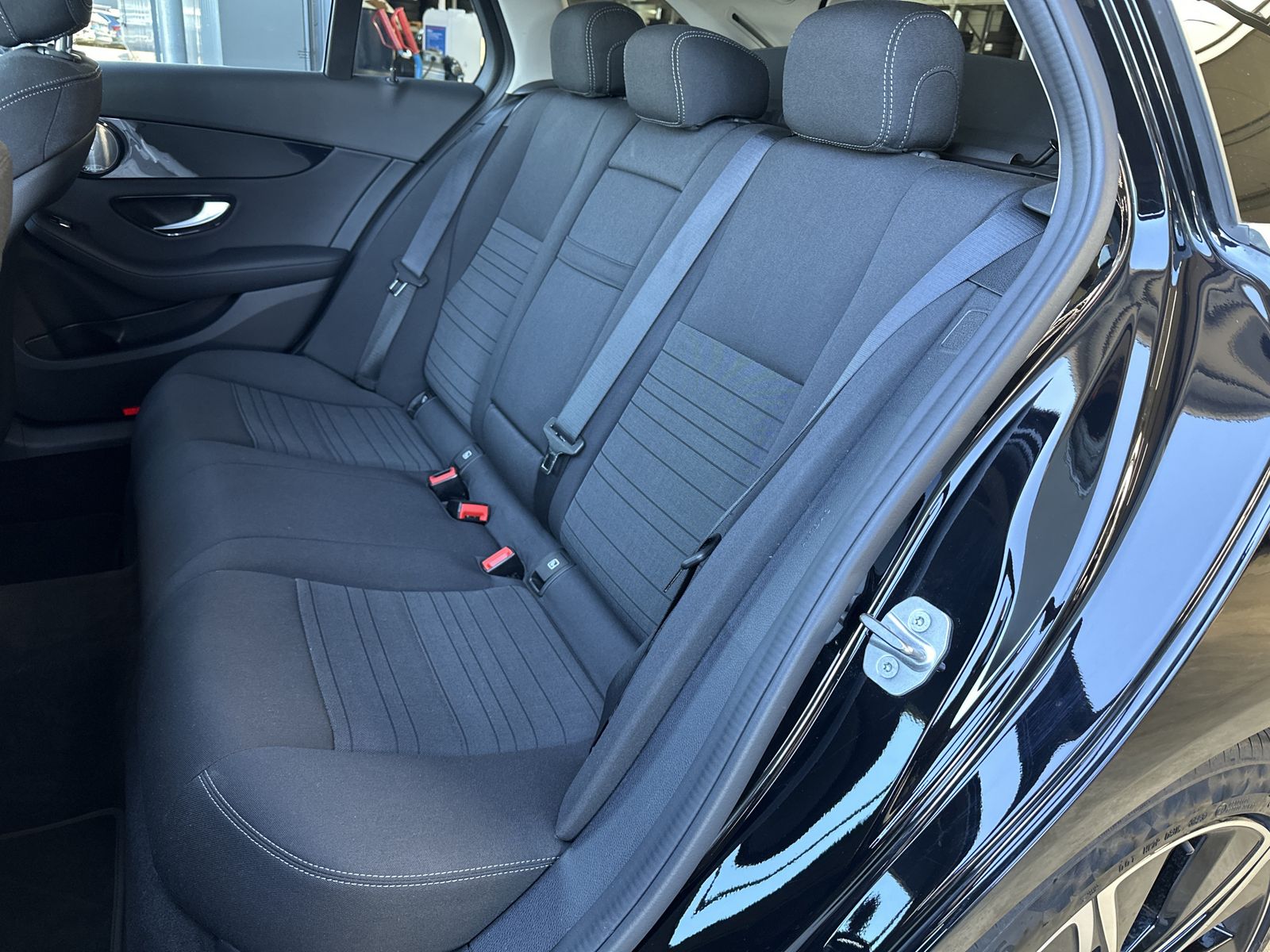 Fahrzeugabbildung Mercedes-Benz C 300e T Avantgarde NAV+LED+AHK+BURMESTER+PP+1HD