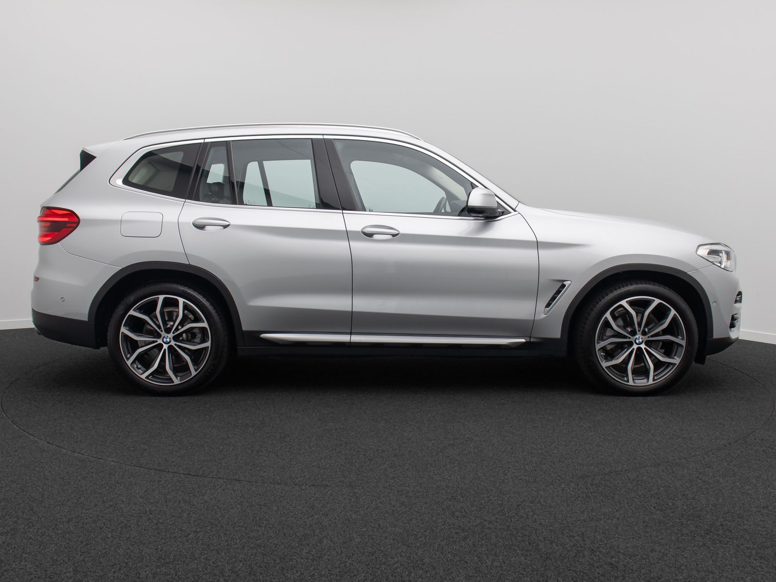 Fahrzeugabbildung BMW X3 xD20d  xLine Kamera DAB CockPit+AHK Sport 20"
