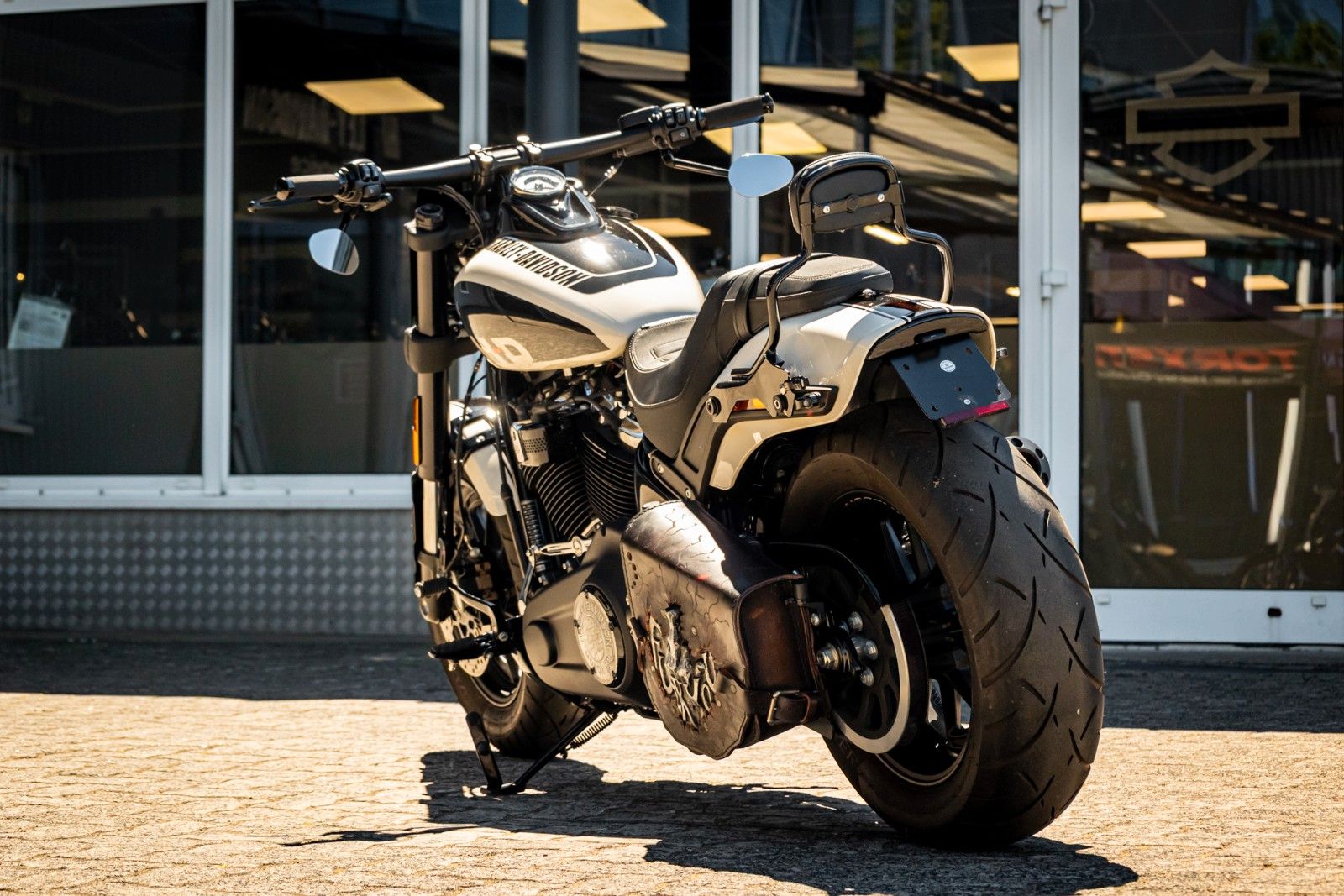 Fahrzeugabbildung Harley-Davidson FXFBS FAT BOB 114 CUI SOFTAIL - JEKILL&HYDE -