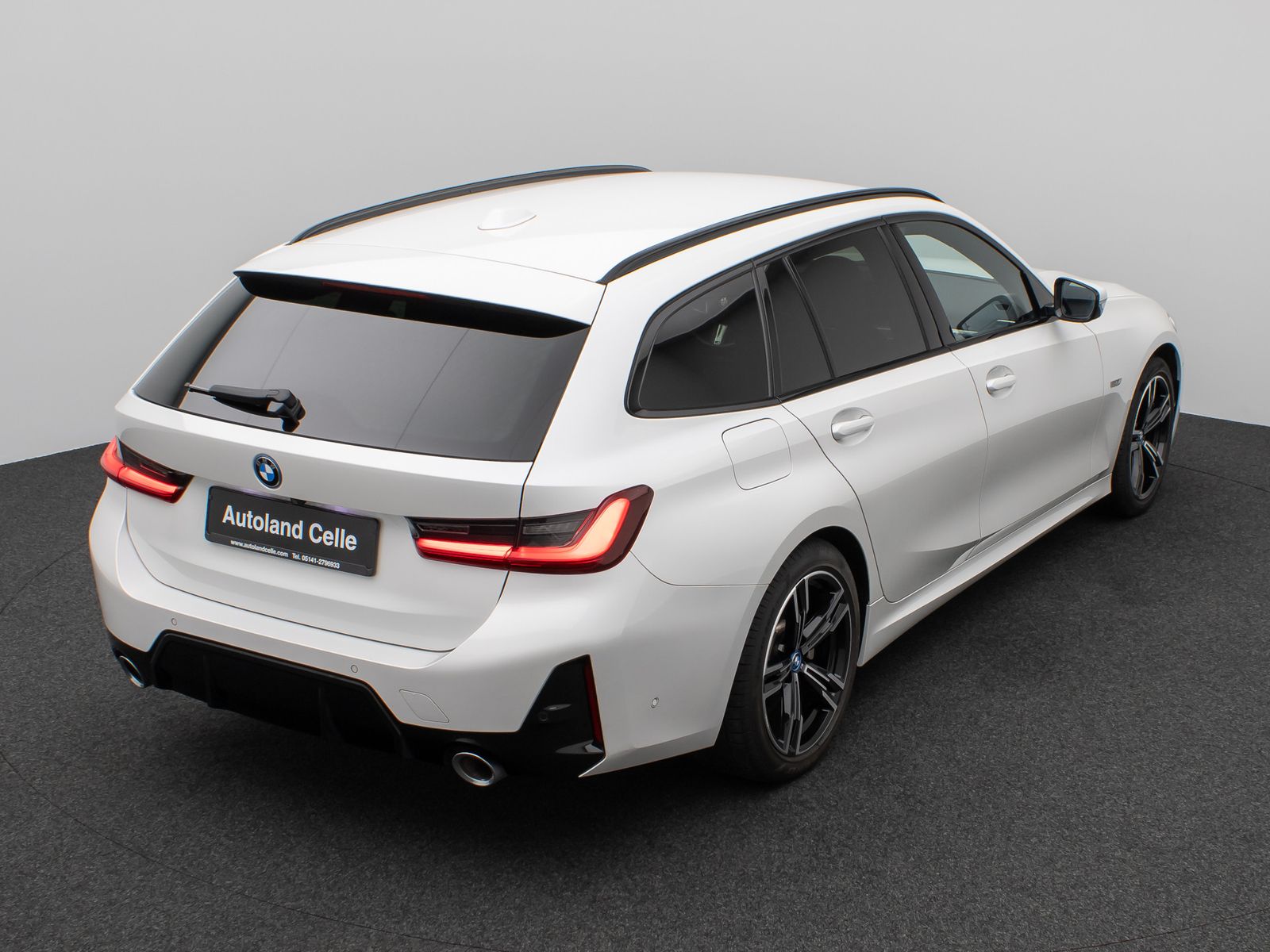 Fahrzeugabbildung BMW 330e M Sport Kamera DAB HUD Alarm Parkassistent