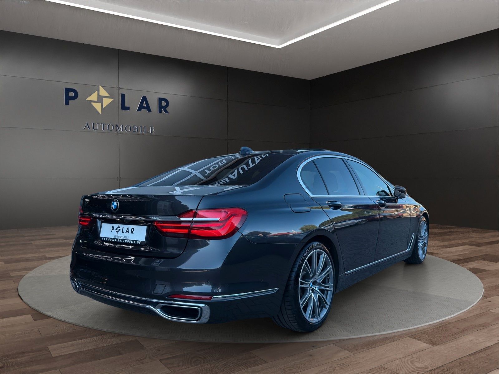 Fahrzeugabbildung BMW 750i xDrive*StHeiz*B&W*Head-Up*Schiebedach*Laser