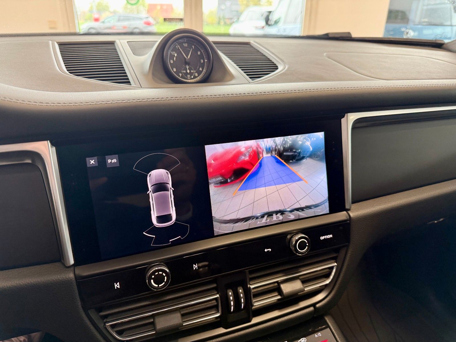 Fahrzeugabbildung Porsche Macan Luftfederung/Panorama/Keyless/21Zoll/BOSE