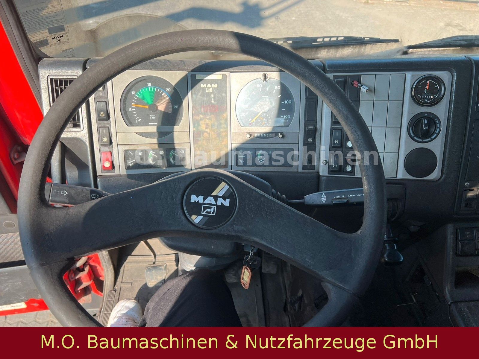 Fahrzeugabbildung MAN 27.403 Silent/6x4 Blatt Saugu.Druckwagen/Kroll