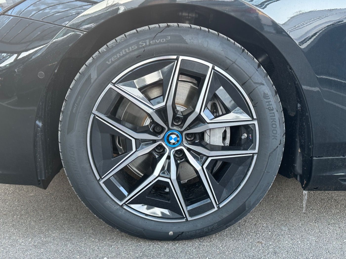 Fahrzeugabbildung BMW i5 eDrive40 M-Sportpaket AutobahnAssi/AHK/360