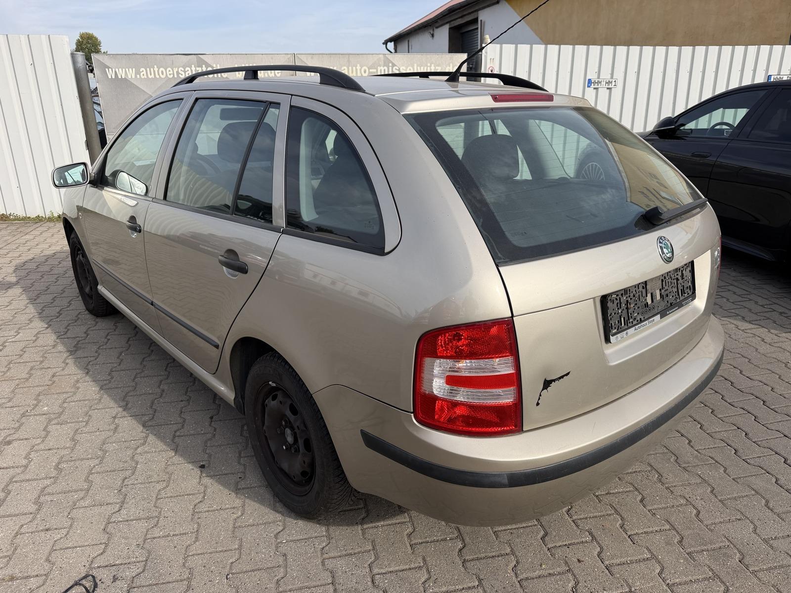 Skoda Fabia 2006 — rear view