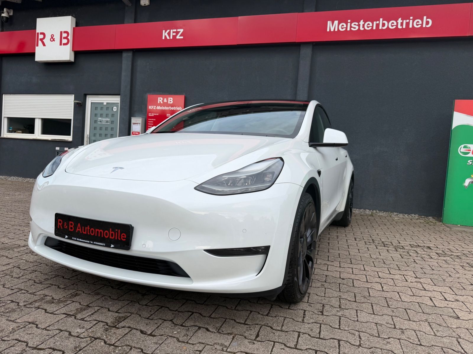 Tesla Model Y Performance Dual AWD Gigafactory foto 1
