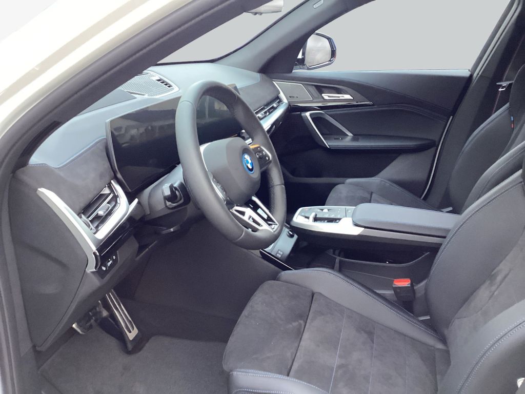 BMW iX2 - Bild 11