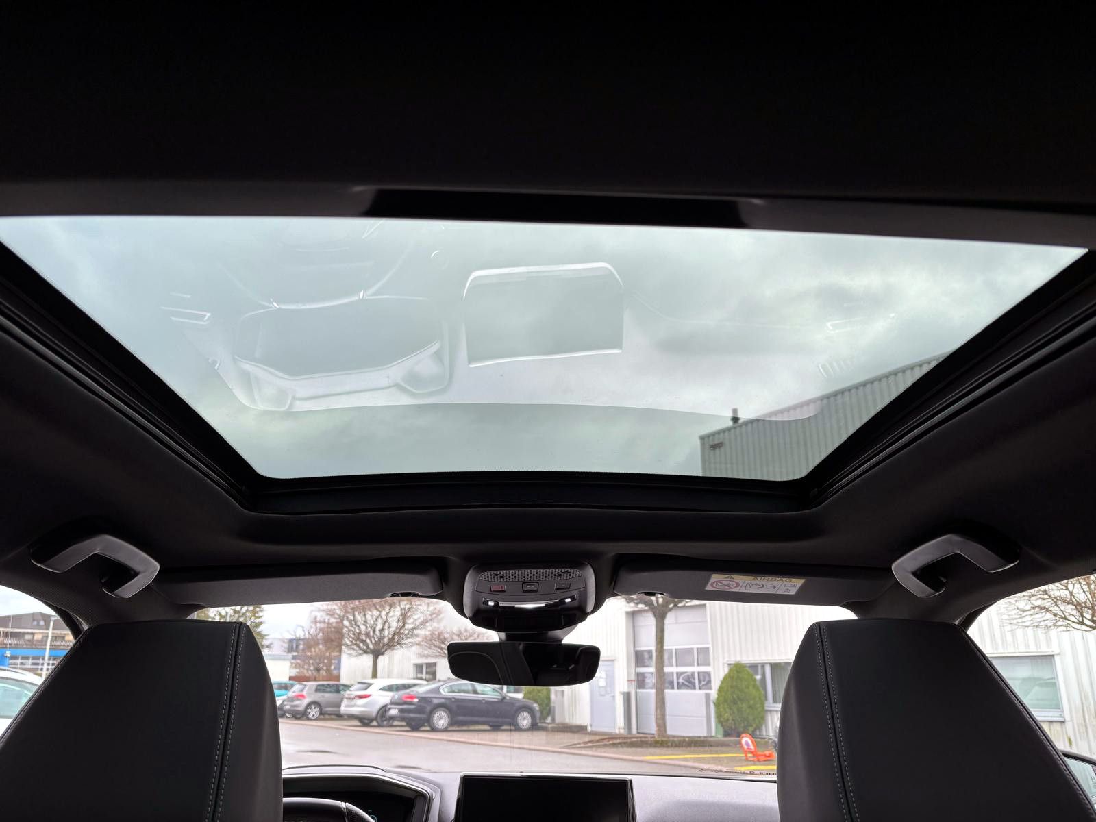 Fahrzeugabbildung Peugeot 2008 e-GT 11kW OnBoard LED ACC KAM NAV CarPlay