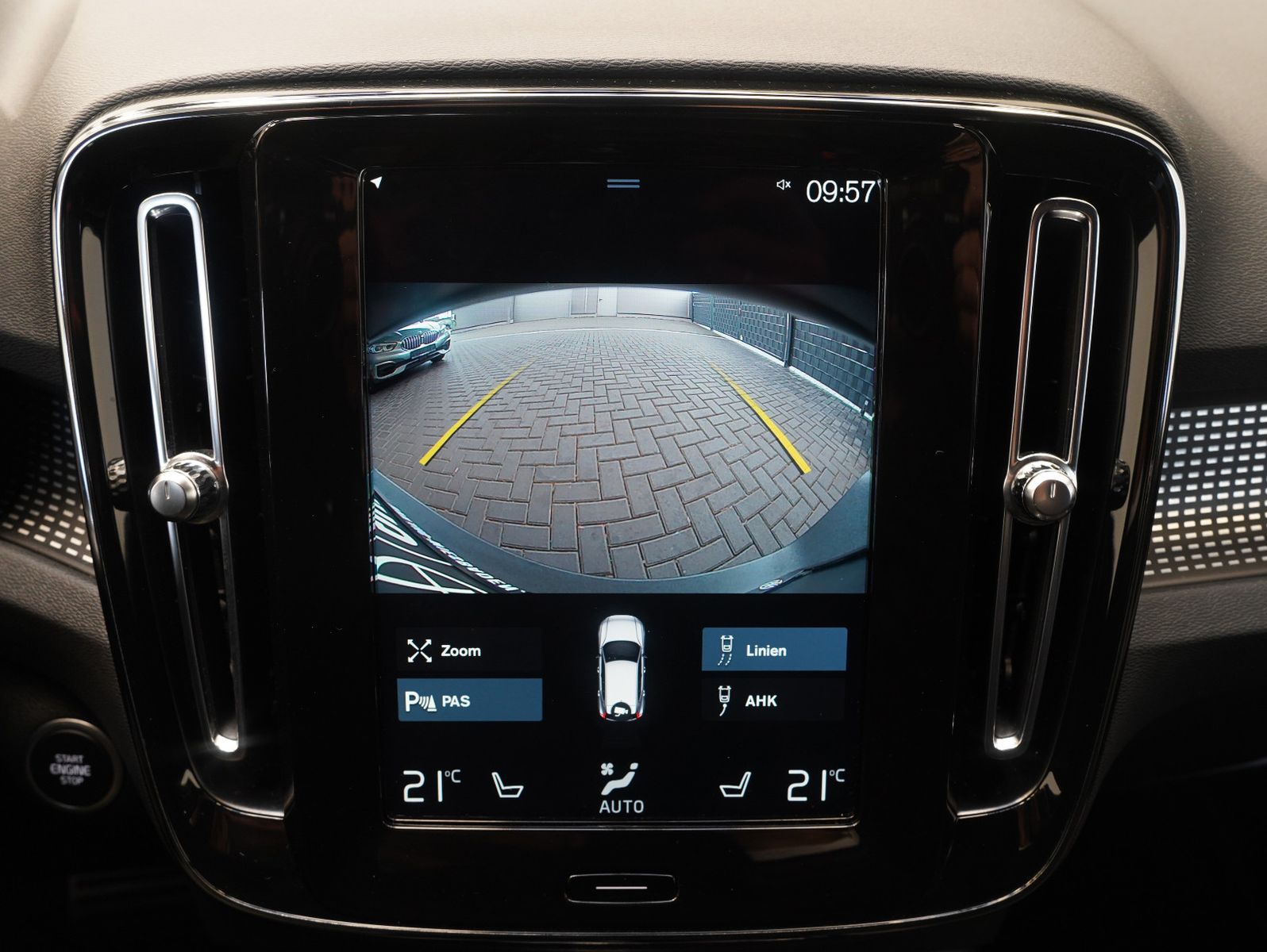 Fahrzeugabbildung Volvo XC40 T5 Recharge Plug-In R Design ACC/KAMERA/AHK
