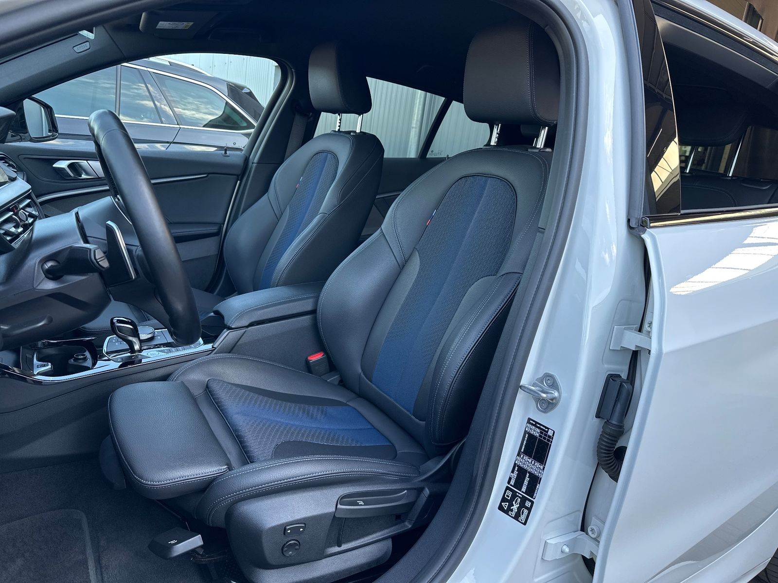 Fahrzeugabbildung BMW 120 d xDrive Aut. M Sport NAV+LED+SHZ+KAM+DAB