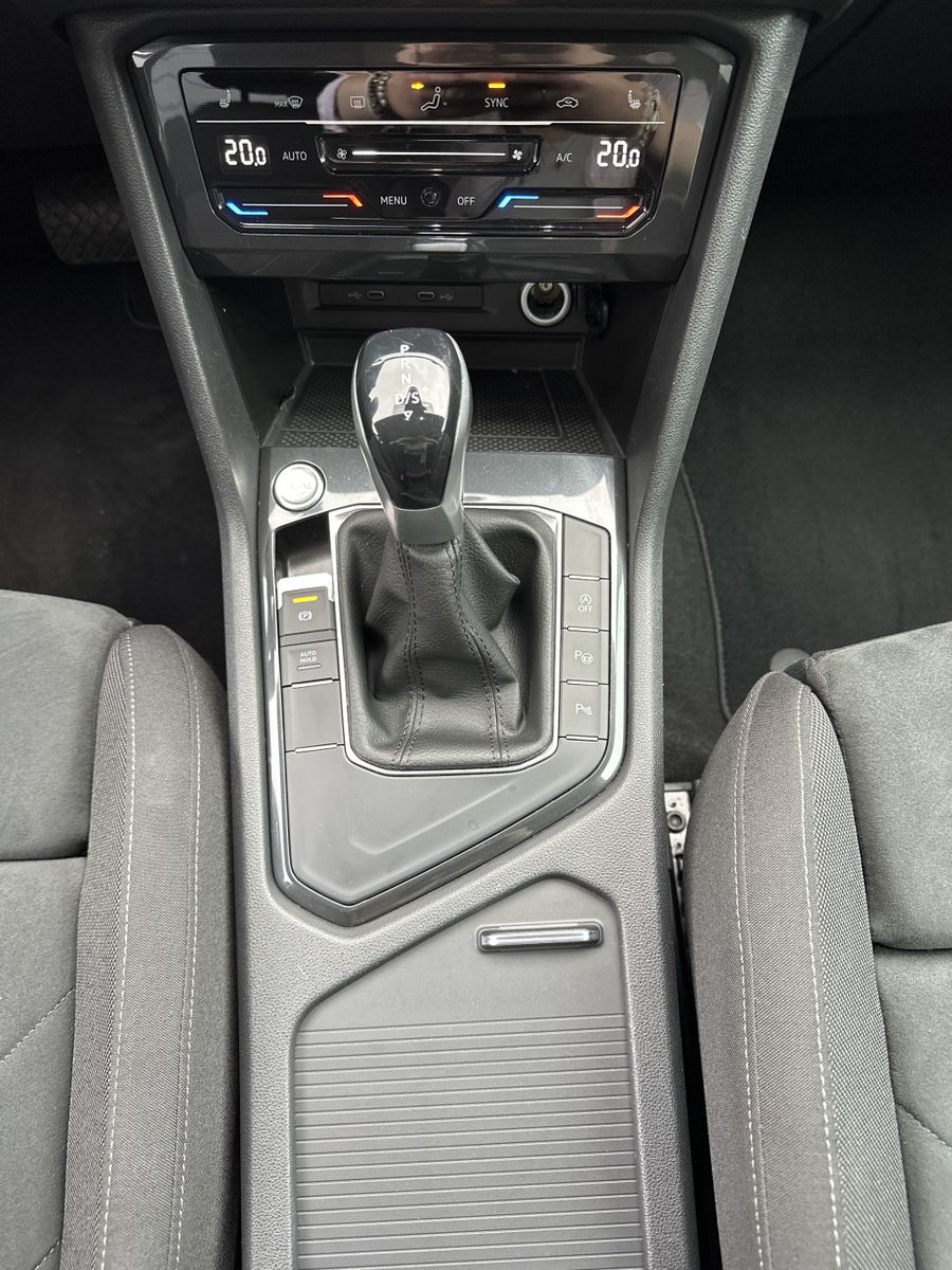 Fahrzeugabbildung Volkswagen Tiguan 2.0 TDI DSG Elegance NAV+MATRIX+ACC+VCOCK